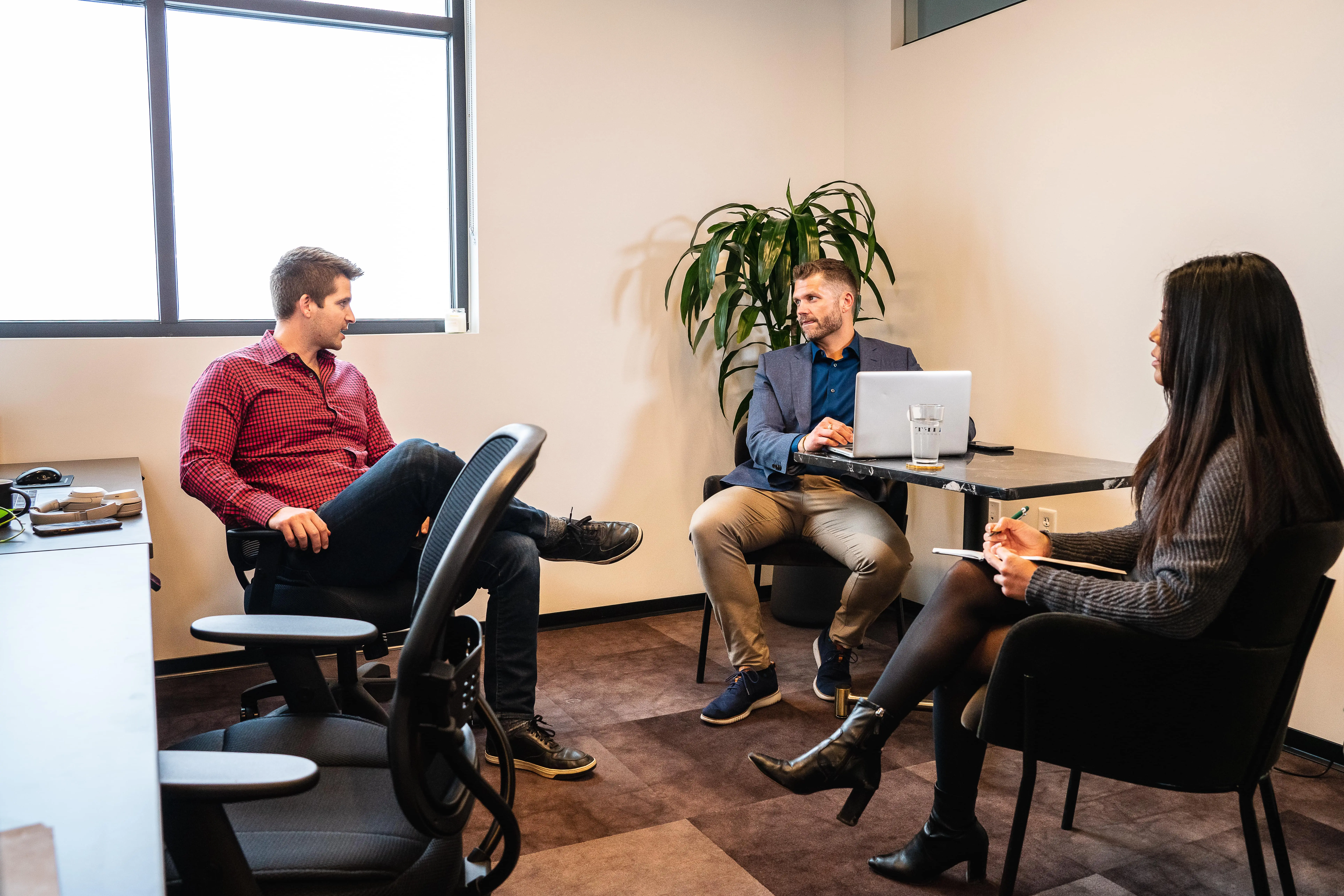 5 Reasons Professionals Choose Shift Workspaces for Meeting Room Rentals in Denver