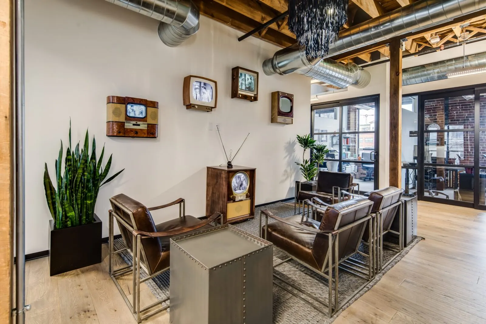 Flexible office space in Denver with premium amenities and a collaborative atmosphere at Shift Workspaces Bannock