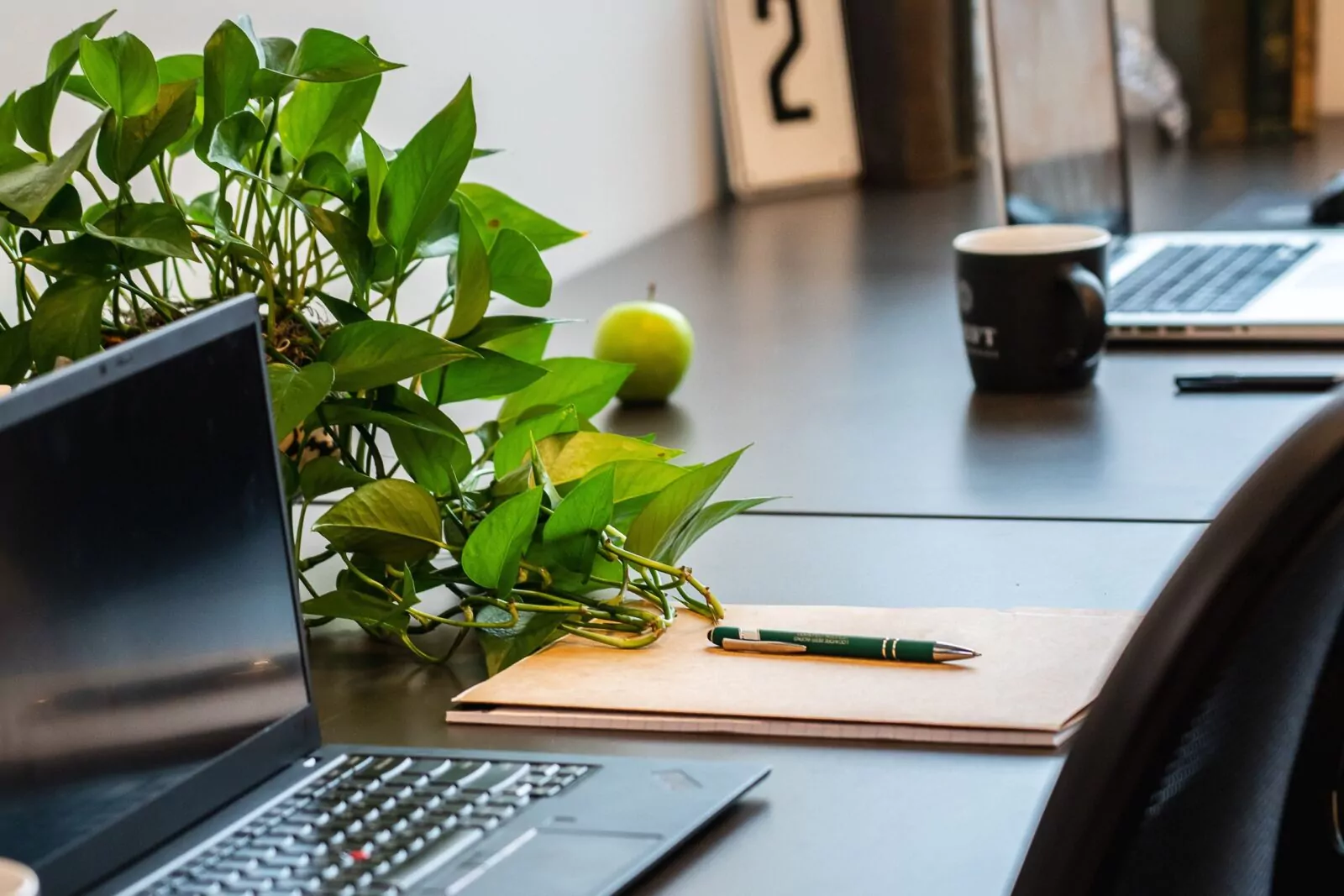 Personal workstation at Shift Workspaces with high-speed Wi-Fi and networking opportunities